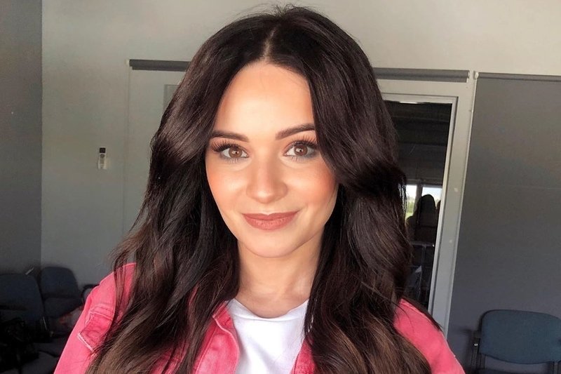 Piosenkarka ma instynkt macierzyński dzięki swojemu psu Lucynie.