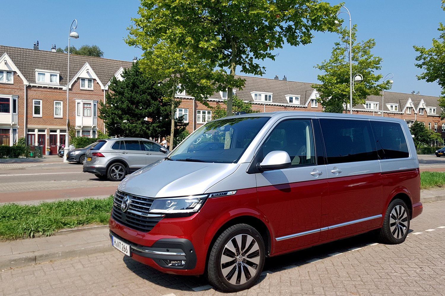 Volkswagen Multivan to wygodne auto dla sporej rodziny.