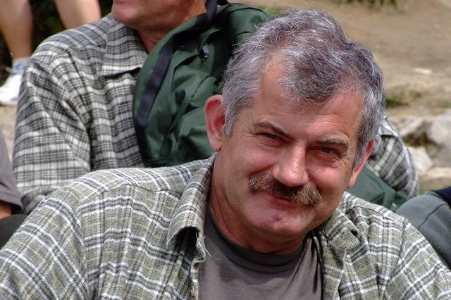 Pokazuje zwykły las pod Baligrodem i ma 20 tys. fanów na Facebooku.