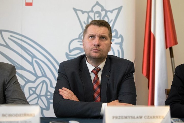 Przemysław Czarnek z PiS stanął w obronie abp. Marka Jędraszewskiego.