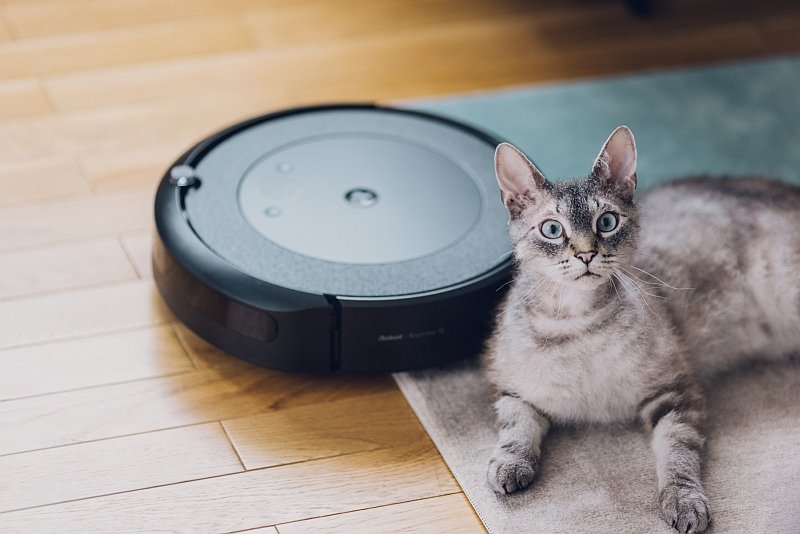 Na co miłośnicy zwierzaków powinni zwrócić uwagę, wybierając robota sprzątającego? Przykładem świeci automatyczny odkurzacz iRobot Roomba i3+