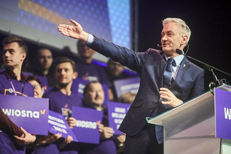 Robert Biedroń robi co może, żeby Wiosna nie traciła poparcia. Wpadka Scheuring-Wielgus mu w tym nie pomoże.