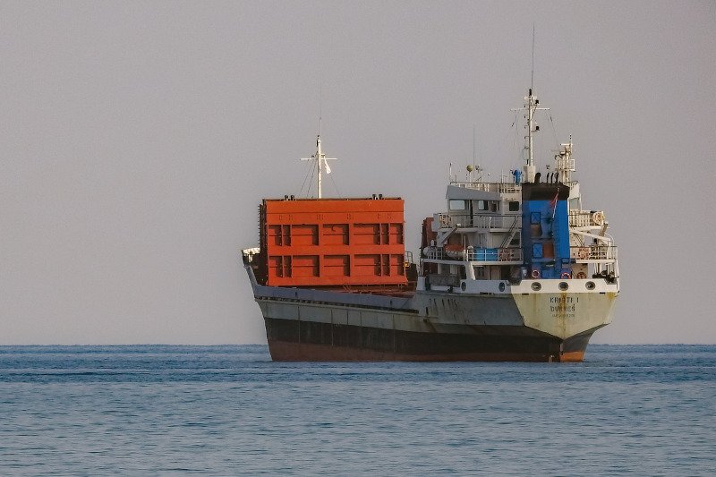 Dwa statki od grudnia tułają się po Morzu Śródziemnym.