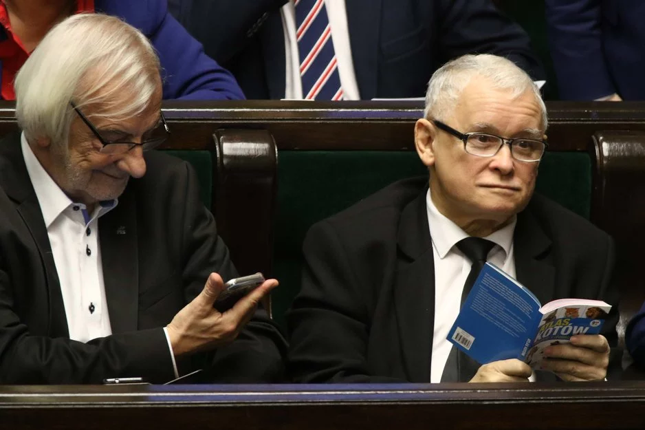 PiS odrzucił poprawki do ustawy futerkowej, które zgłosiły partie Zbigniewa Ziobro i Jarosława Gowina.