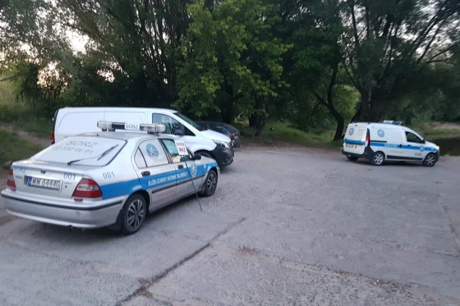 Patrole Służby Ochrony i Ratownictwa Zwierząt Animal Rescue w Gassach nad Wisłą, gdzie ma przebywać pyton tygrysi.