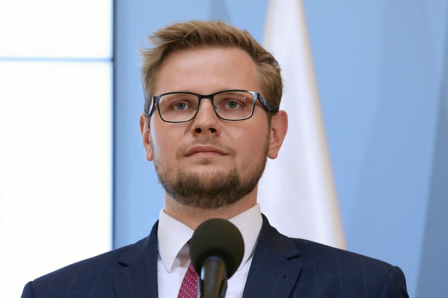 Nowy minister środowiska Michał Woś przypisuje sobie sukces w rozmowach o zmianie lokalizacji sylwestra w Zakopanem.