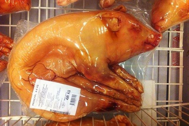 Makro wycofuje ze sprzedaży całe, zafoliowane świniaki