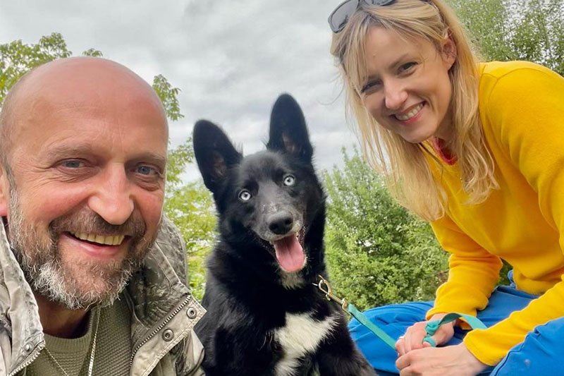 Janusz Chabior z żoną i psem