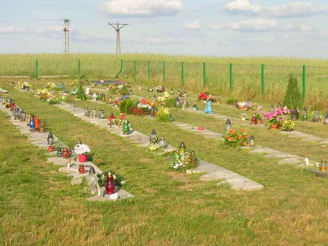 Cmentarz Małych Zwierząt w Rzędzianach pod Białymstokiem.