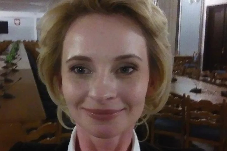Izabela Pek skomentowała zdjęcie policjanta, który uratował psa.