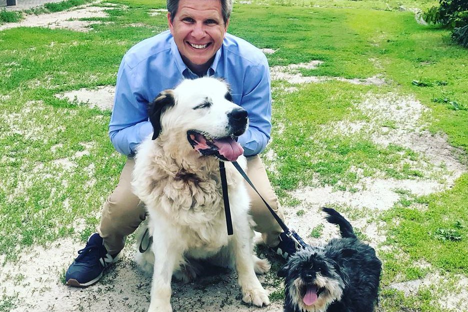 Filip Chajzer obiecał, że adoptuje dwa psy ze schroniska w Celestynowie. Ostatecznie jednak tego nie zrobił.