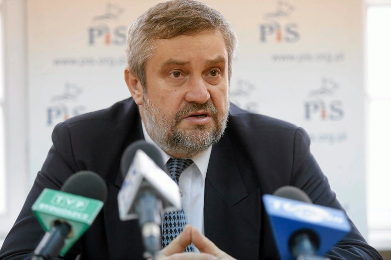 Krzysztof Ardanowski pyta o intencje dziennikarzy, którzy przygotowywali materiał o chorych krowach w rzeźniach.