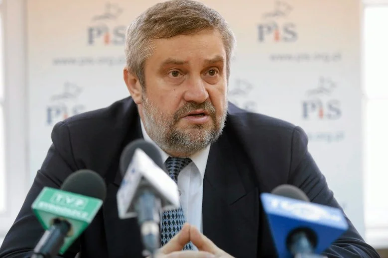 Krzysztof Ardanowski pyta o intencje dziennikarzy, którzy przygotowywali materiał o chorych krowach w rzeźniach.