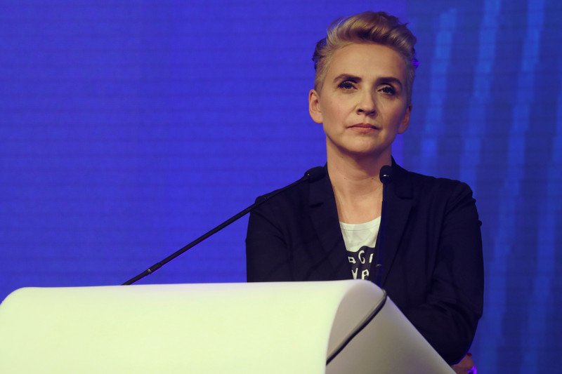 Joanna Scheuring-Wielgus musi się tłumaczyć ze swojej decyzji sprzed 3 lat.