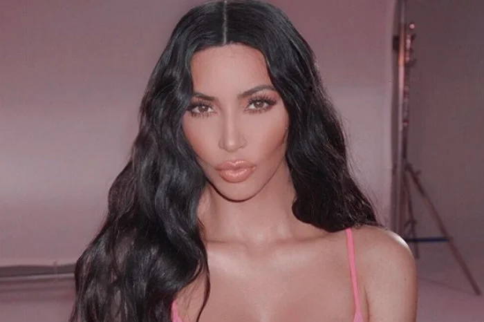Kim Kardashian pojechała na Bali, gdzie zrobiła sobie zdjęcie na słoniu.