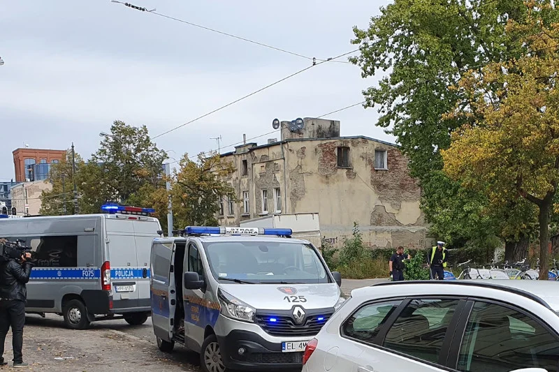 W Łodzi radiowóz rozjechał szczeniaka.