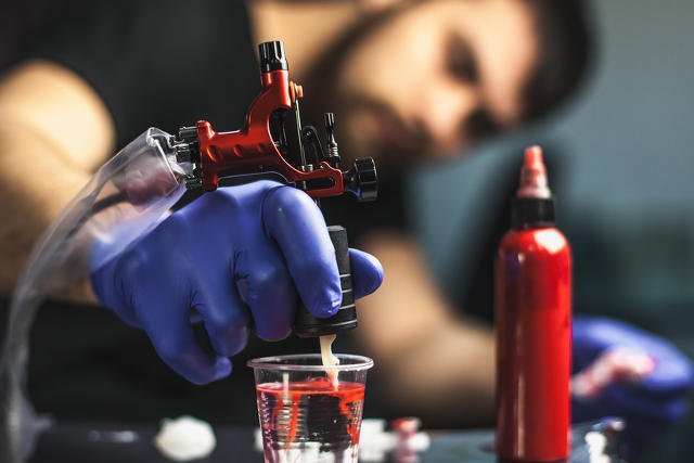 Tatuaż za bezcen w słusznej sprawie