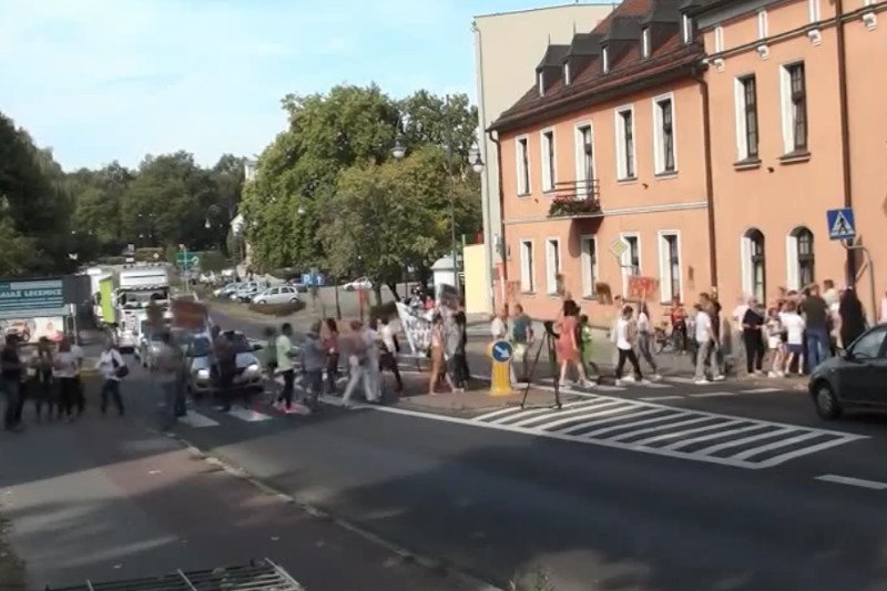 Siedlisko w gminie Trzcianka. Mieszkańcy protestują przeciwko rozbudowie chlewni, której właścicielem jest sołtys i radny Mariusz Łuczak.